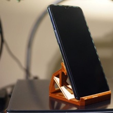 angular teléfono muelle apoya móvil estante soporte 3d print model - Mito3D