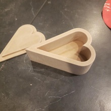 cuore regalo scatola supportoFree pacco San Valentino 3d print model - Mito3D