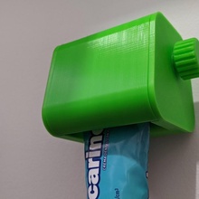 bauhaus stile dentifricio spremiagrumi pasta produzione 3d print model - Mito3D