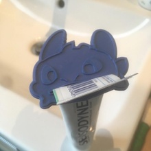 toothless pastepusher bathroom toothpastetube train dragon 3d print model - Mito3D