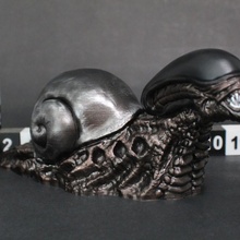 escargot snail alien xénomorphe écraser pelouse sculpture extraterrestre giger engagement extraterrestres Promethius 3d print model - Mito3D