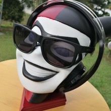 Harley quinn auricular estante soporte batman payaso bufón 3d print model - Mito3D
