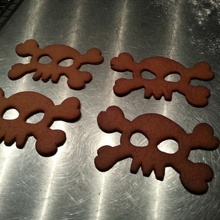 jolly roger cookie cutter & garden christmas gingerbread daniel nore 3d print model - Mito3D
