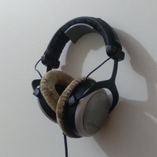 simple headphone holder wall hanger music 3d print model - Mito3D
