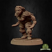 felin fastep - presupported tabletop board female game support knife hold assassin dagger dwarf ranger rogue 28mm dnd thief lin 32mm miniaturesofmadness supported pre holdmydwarf 3d print model - Mito3D