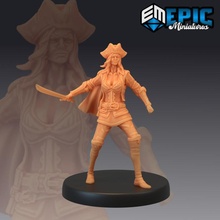 pirata contramaestre espada batalla corsario hembra mesa fantasía medieval monstruo Oceano rpg mar martillo guerra enemigo dnd pionero npc 3d print model - Mito3D