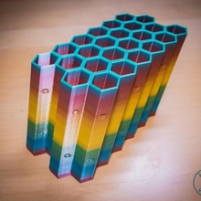 modüler dikey bal peteği kopya işaretleyici ayakta durmak konteyner altıgen organizatör depolama organizasyon işaretçiler istiflenebilir Kulp destek kopyalar Sanat 3d print model - Mito3D