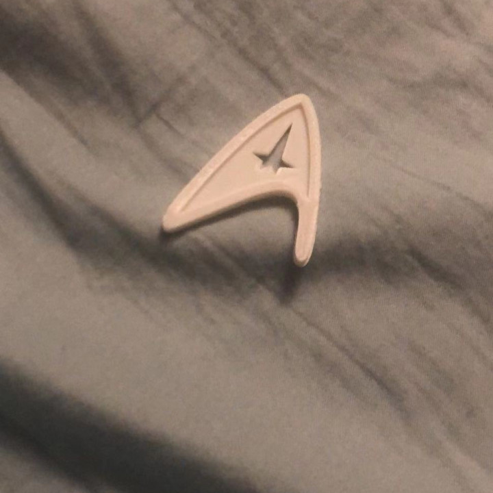 Starfleet commander badge 3D print model - Mito3D