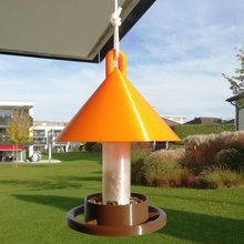 Casa Affamato uccelli negozio uccello birdhouse giardino mangiatoia per alimentatore 3d print model - Mito3D