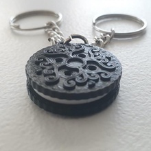 oreo style cookie valentines keychains keychain 3d print model - Mito3D
