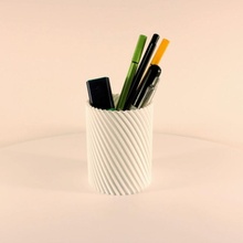 tordu crayon titulaire soutien vase mode boutique porte plume crayons organisation organiseur bureau salle organisateur slimprint moderne penorganizer torsadé 3d print model - Mito3D