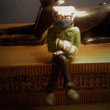stylisé séance Bernie figurine asseoir ponceuses Sanders 3d print model - Mito3D