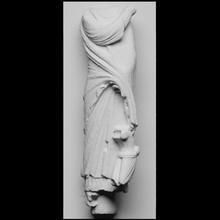 statue dame cathédrale occidental façade analyse casquette Paris France 3dprintable Dame 3d print model - Mito3D
