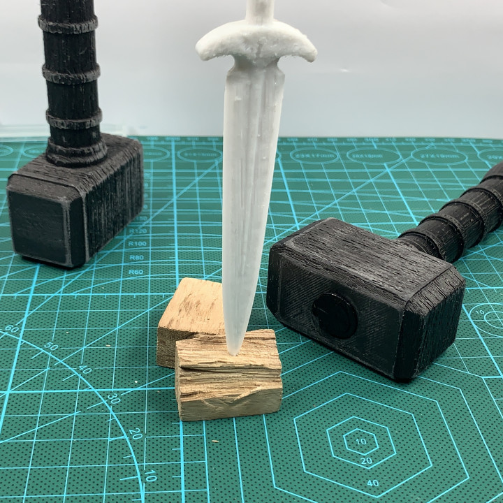 mjolnir thor's functional hammer mallet diy hardware marvel comics garage workshop disney bench nerdy 3D print model - Mito3D
