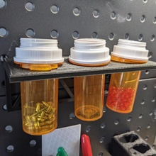 pegboard medicamento recipiente suporte 3d print model - Mito3D