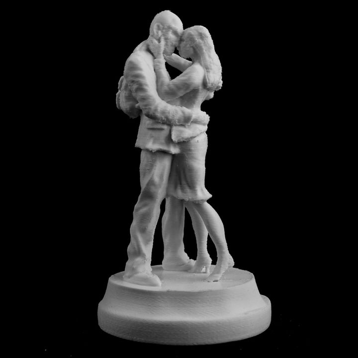 soddisfare stazione st pancras londra scansione bacio bronzo store bisou coppia twentyfirstcentury themeetingplace paulday 3D print model - Mito3D