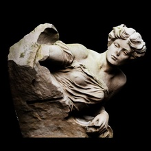 milford corsia statua drappi scansione Londra scultura 3dprintable busto donna cc0 3d print model - Mito3D