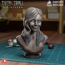 gülümseyen kız büst pre supported mağaza ejderhalar Zindanlar fantezi minyatürler minis Patreon heykel dnd Tytantroll 3d print model - Mito3D