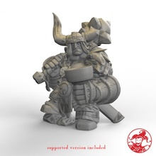dwarf cupbearer hand king 1 inch base 32 mm height medium miniature board dragons dungeons fantasy game mini rpg tabletop d&d dwarfs pre-supported swargard 3d print model - Mito3D