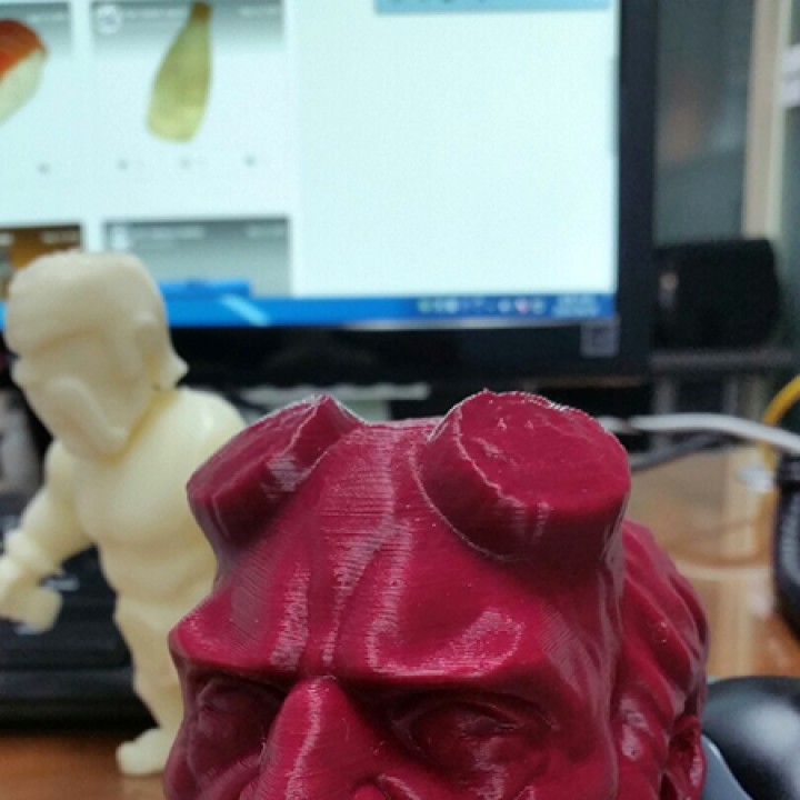 hellboy cabeza fan art estatuilla infierno película cómics 3D print model - Mito3D