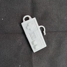 rompu cordon nes contrôleur pendentif bijoux jeux collier fineart 3d print model - Mito3D