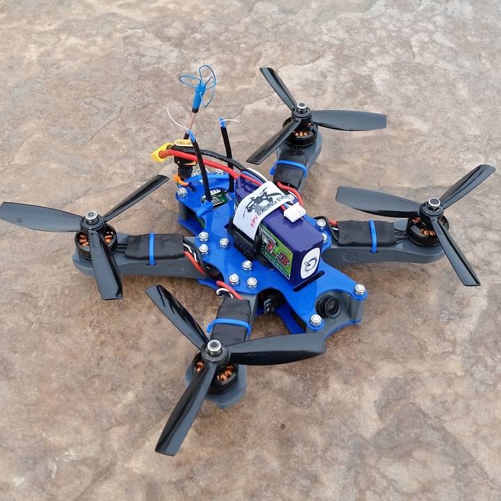 q3d 220 fpv racing frame gadgets Elektronik Drohne fpvracing droneracing 3D print model - Mito3D
