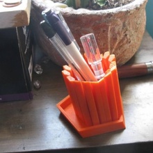lächerlich aussehende Stift Halter Garten 3d print model - Mito3D
