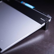 angle wacom intuos pen touch small gadgets l'électronique soutien tablette 3d print model - Mito3D