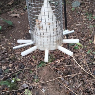 mangeoire base cône perchoirs Philippe Jones Accueil maison jardin oiseau faune cacahuète blocking 3d print model - Mito3D