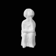 figura mujer sentada museo británico londres scan 3d print model - Mito3D