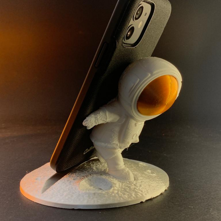 astronauta phone suporte stllix aparelhos eletrônicos telefones comprimidos carrinhos casa escritório telefone decoração universo organização 3D print model - Mito3D