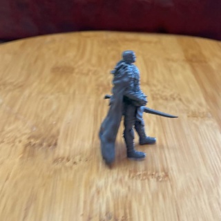 duende guerrero cristóbal mesa caracteres criaturas fantasía universo armadura combatiente casco rpg espada miniatura capa 3d print model - Mito3D