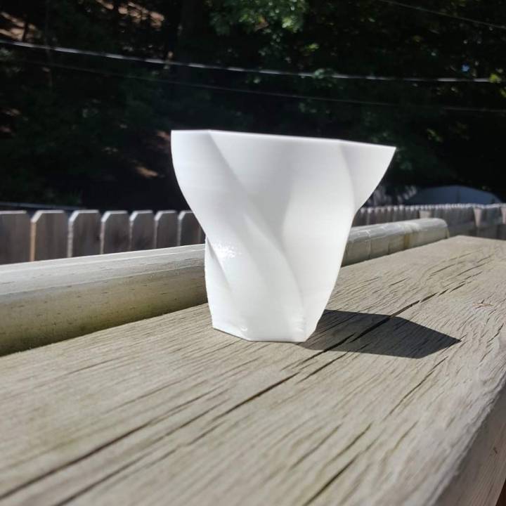 vase jardin titulaire pot fleurs 3D print model - Mito3D