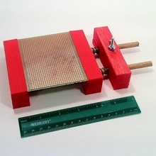einfache Leiterplatten Schraubstock gadgets Elektronik michaelgraham easypcbvice circuitboards drillpressvice pcbs Kiefer 3d print model - Mito3D