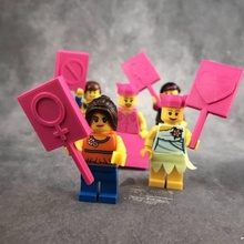 minifig donna marzo segni giocattoli Giochi femmina Lego donne uguaglianza equità compatibile marcia delle diritti 3d print model - Mito3D