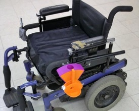 montado cadeira rodas cão tratar distribuidor acessibilidade dispensador tratamento 3d print model - Mito3D