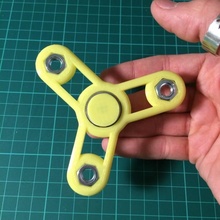 tri agitarse hilandero m8 peso juguetes juegos nuez juguete 3d print model - Mito3D