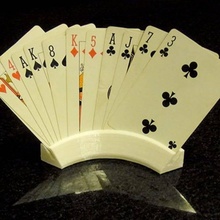 jouant carte titulaire soutien tient cartes jouer jouets Jeux gamins poker Facile intelligent vacances mobilité défi portant affaibli 3d print model - Mito3D