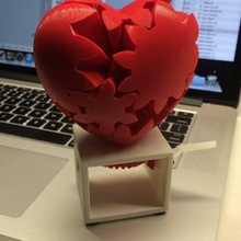orientato cuore mano manovella edizione giocattoli Giochi San Valentino 3d print model - Mito3D