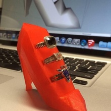 yakut kırmızı yüzük Kulp destek terlik mücevher yüzükler 3d print model - Mito3D