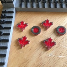 button -basic fashion & accessories christmas leaf buttons day canada ornament decoration canadian decorations ornaments basic tactile canadaday flag maple leafe leafes leafs 3d print model - Mito3D