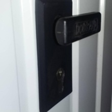 proteccion placa puerta bloquear jardín 3d print model - Mito3D