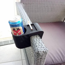Bière cigarettes rotin fauteuil titulaire soutien jardin 3d print model - Mito3D