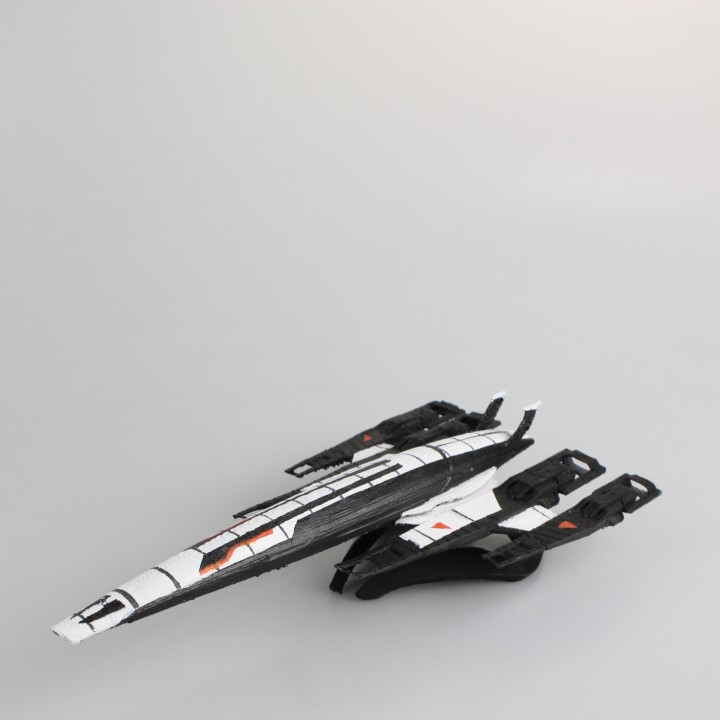 normandy sr 2 Spielzeug Spiele stl Modell Raumschiff videogame 3dprint Normandie 3dmodel masseffect masseffect2 masseffect3 starship stelthship 3dprintedstarship 3D print model - Mito3D