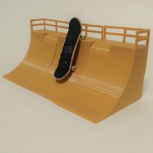 touche tuyau trimestre jouets Jeux technologie planche roulette patin plate forme rampe sauter tinkercad demi lune quart pipe 3d print model - Mito3D