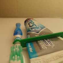 minimalista spazzolino viaggio kit giardino dentifricio titolare supporto spremiagrumi 3d print model - Mito3D