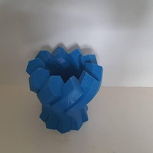 tordu hexagone collum 2 plantation pot vase jardin plantes fleur tinkercad 3d print model - Mito3D