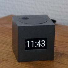alarm clock - simplicity gadgets & electronics 3d print model - Mito3D