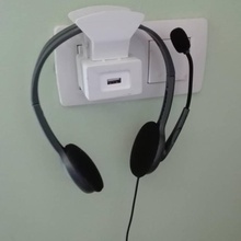 soporte auriculares en enchufe gadgets & electronics headphones support bluetooth 3d print model - Mito3D