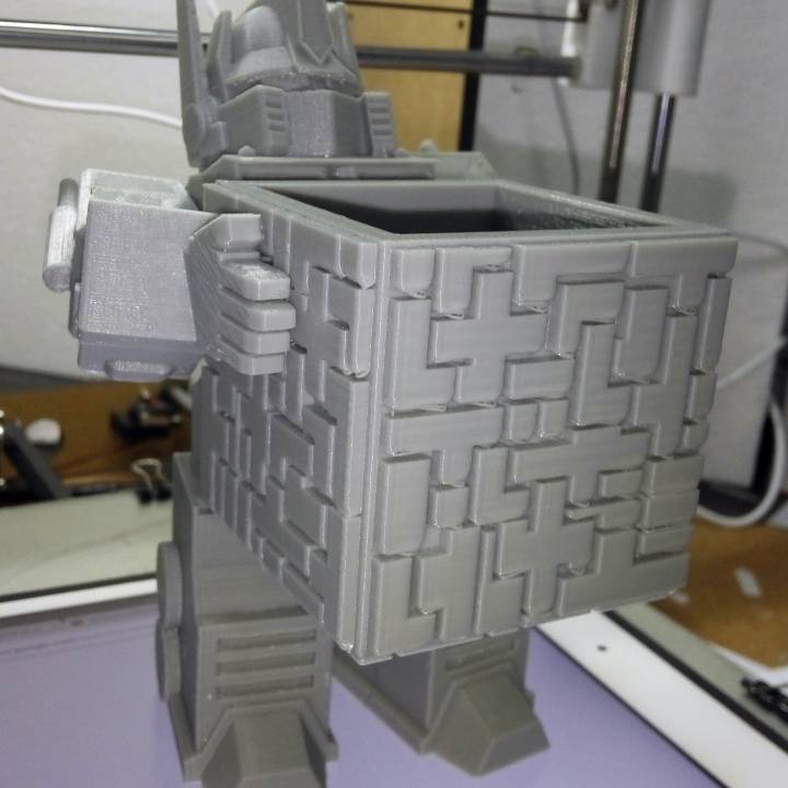 optimus allspark fioriera giardino trasformatore Optimus Prime chibi tinkercad 3D print model - Mito3D